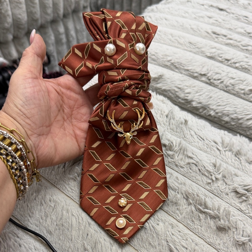 UPCYCLE Elegant Brown Geometric Deer Tie necklace